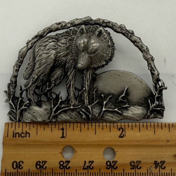 Vintage Signed JJ Pewter Lone Wolf & Moon Brooch Pin Collectible Nature Jewelry - Picture 3 of 3